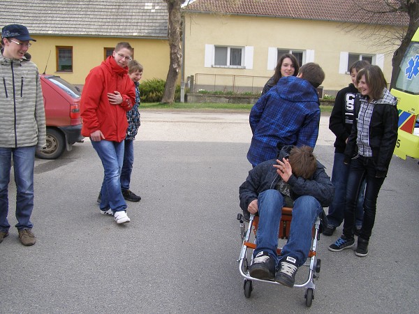Kurz první pomoci - sanitka